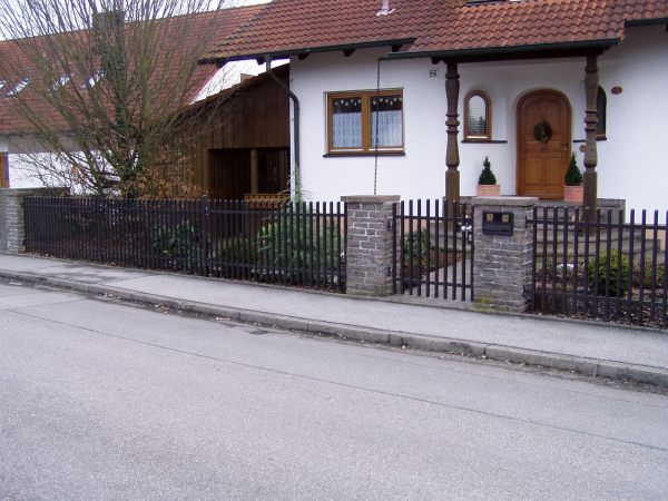 Stahlzaun verzinkt und Pulverbeschichtet